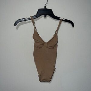 SKIMS SEAMLESS SCULPT THONG BODYSUIT SIENNA XS